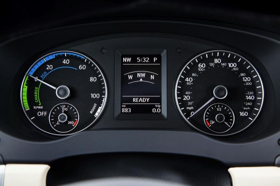  Volkswagen Jetta Hybrid 2012 года  (фото 33 из 133)